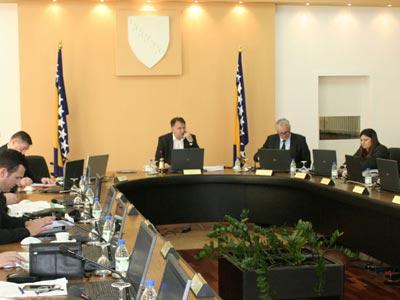 Federalna Vlada ograničila plaće direktora javnih kompanija