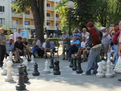 Na 115 zaposlenih čak 100 penzionera