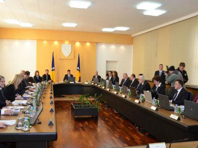 Obustavljena zapošljavanja državnih službenika