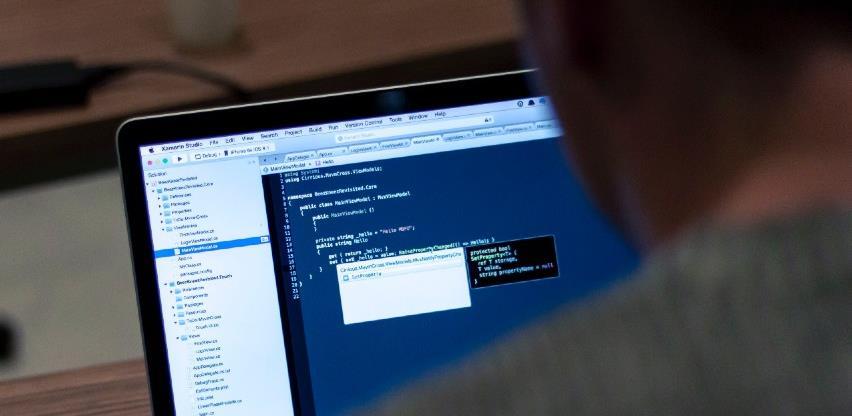 Do 30 odsto većim platama pokušavaju da zadrže informatičare