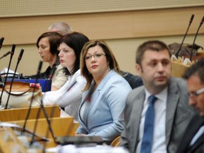 Vlada iz procedure povukla Zakon o šumama i Zakon o sukobu interesa