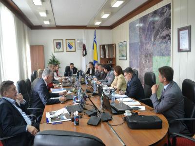 Vlada KS uvela moratorij na zapošljavanje u javnom sektoru