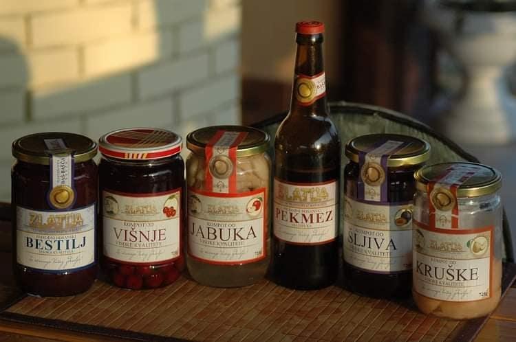 Primjer razvoja agroturizma u Brezi - Turisti sami beru voće na plantaži