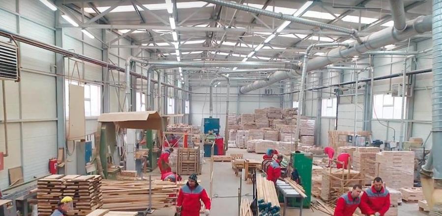Standard Furniture Factory neke radnike poslao na biro, a neke kući