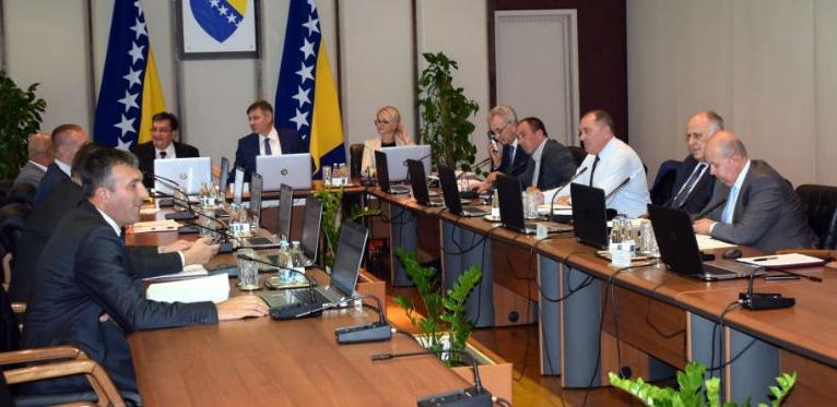 Zvaničnici bez prava na jubilarnu naknadu