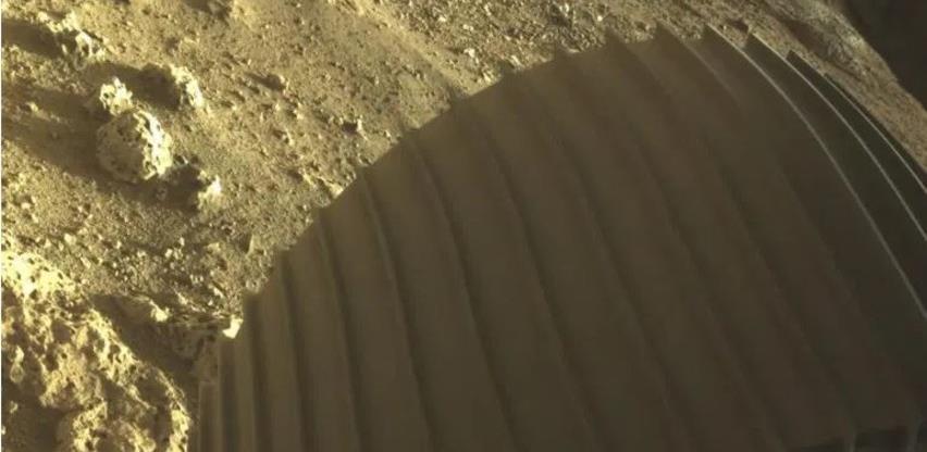 NASA objavila prve fotografije sa Marsovog kratera Jezero