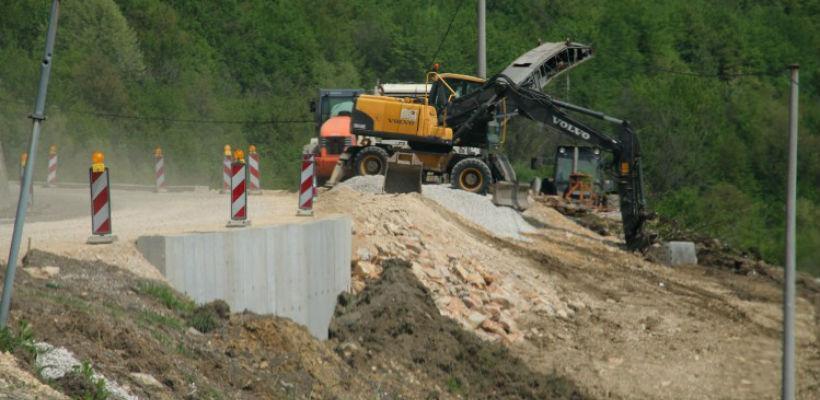 Sanira se klizište na putu Simin Han – Priboj