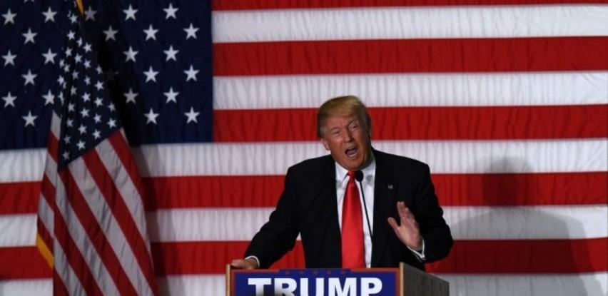 Trump potpisao paket pomoći privredi u pandemiji vrijedan 900 milijardi dolara