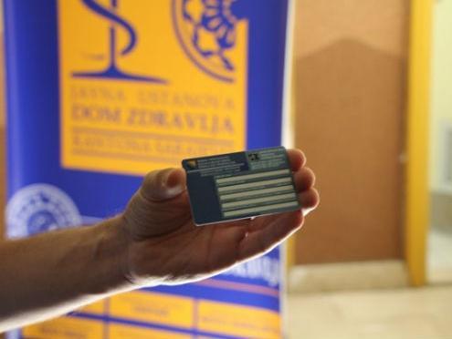 Zbog tehničke greške obustavlja se podjela elektronskih kartica u KS