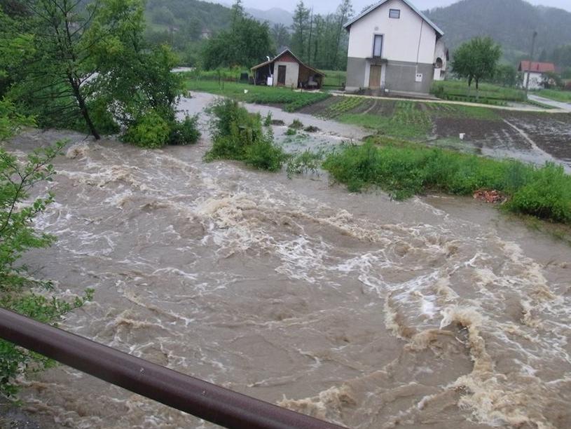 Nove poplave u Maglaju, oštećeni mostovi