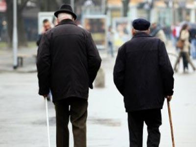 Banke umirovljenicima naplaćuju zatezne kamate jer MIO kasni s uplatama
