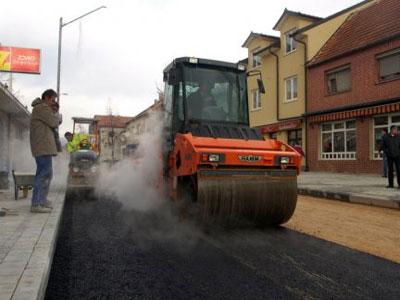 Započelo asfaltiranje ulice Mijata Tomića