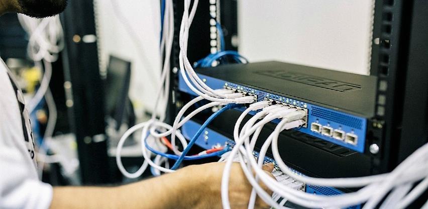 Prilika za 100 mladih koji žele da osnuju firmu u IT sektoru