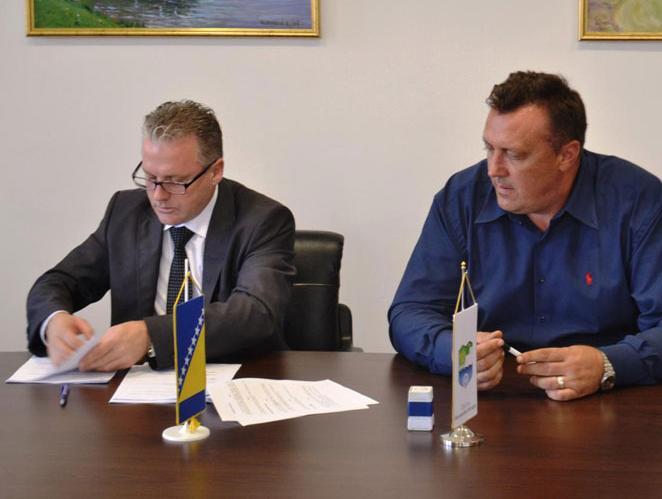 U Bosansku Krupu stiže još 10 plastenika, potpisan ugovor o nabavci