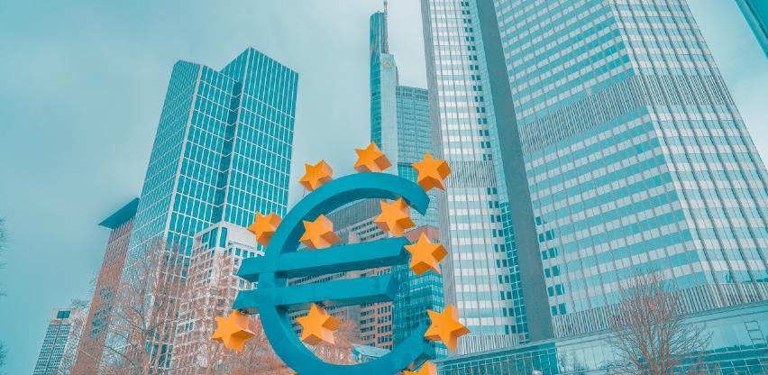 EK izdala prvu emisiju obveznica od 17 milijardi eura