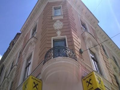 Raiffeisen banka obnovila fasadu zgrade u Starom Gradu