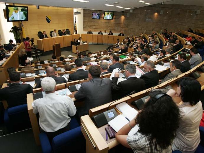 Podržan Nacrt zakona o platama u institucijama i preduzećima