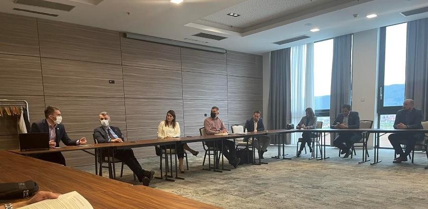 Biznis klub Povelja: Privrednici ukazali na nedostatke koji koče razvoj u KS
