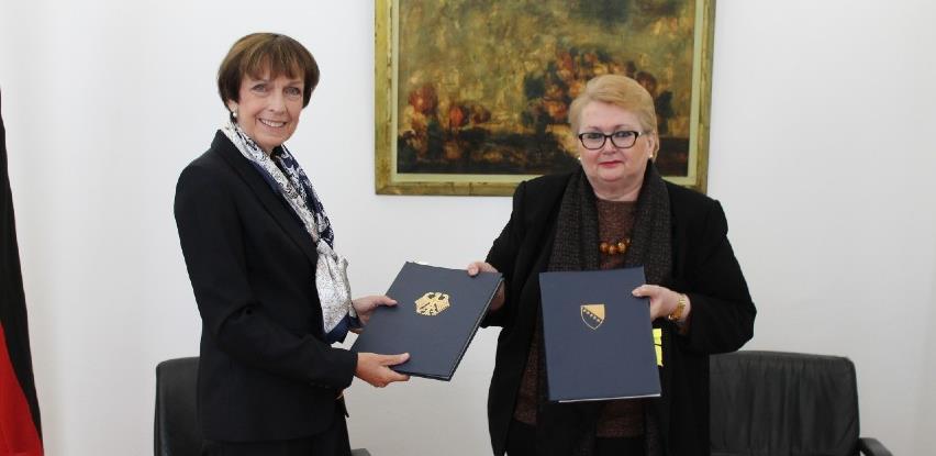 Porodice članova diplomatskih predstavništava ubuduće mogu raditi u u zemlji prijema