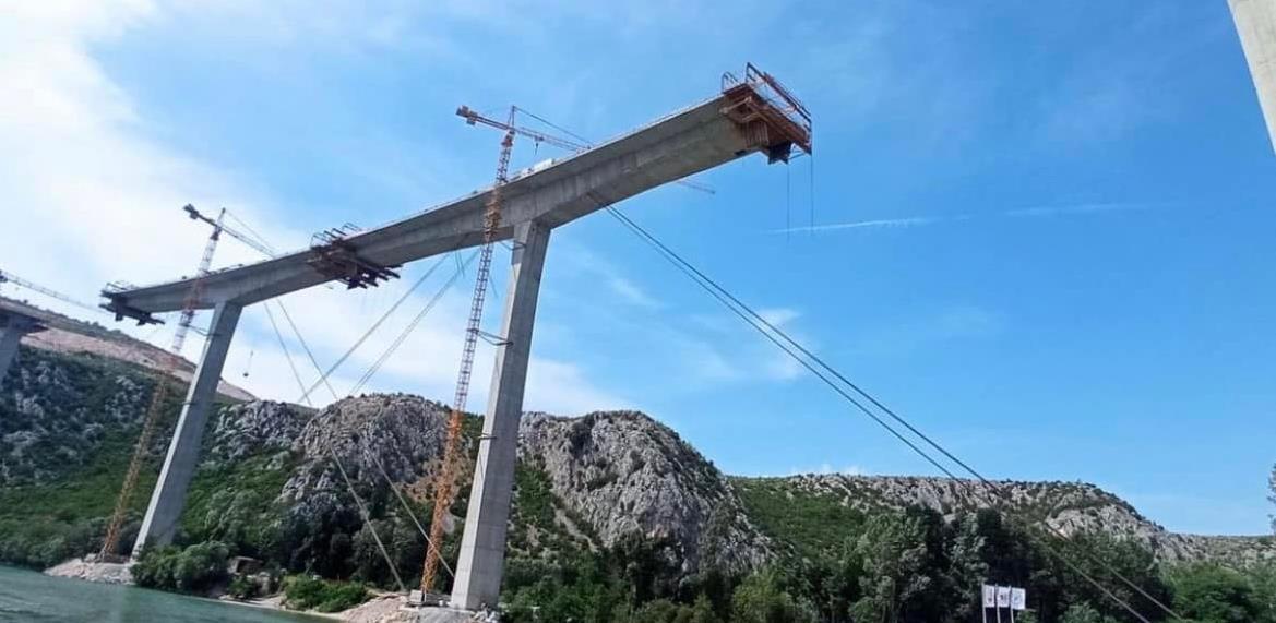 most počitelj