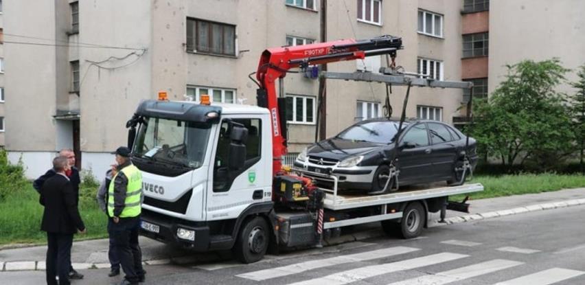 U Sarajevu počela akcija uklanjanja napuštenih i neregistrovanih automobila