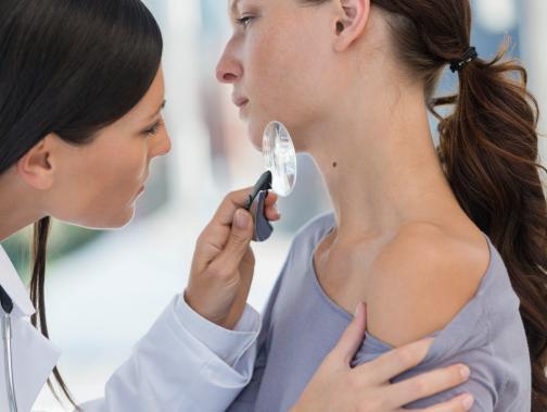 Od akni do madeža: 5 znakova da je vrijeme za dermatologa