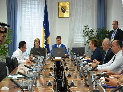 Vlada FBiH o naknadama: Upravni odbor APF višestruko preplaćen