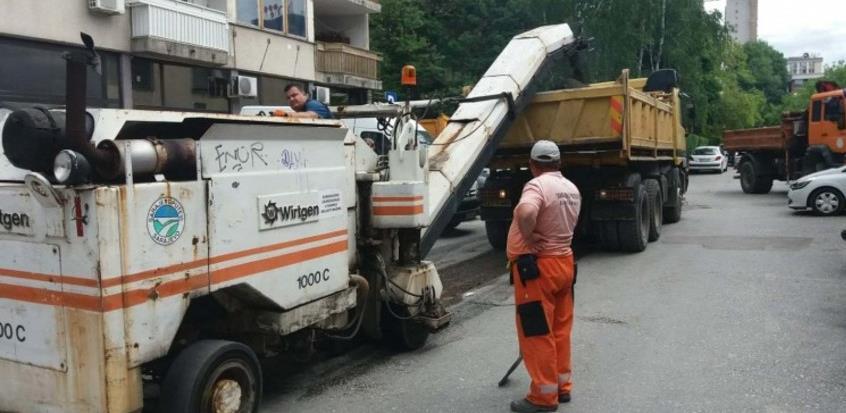 Počeli radovi na sanaciji parkinga u ulici Envera Šehovića