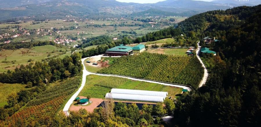 Pogledajte kako izgleda Malak Farma u blizini Kaknja (Video)