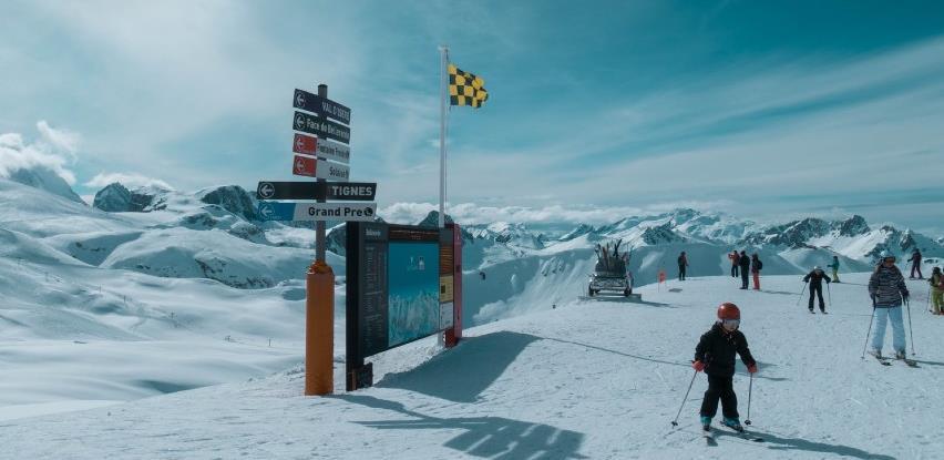 Francuska uvodi granične kontrole, želi zaustaviti odlaske na skijališta