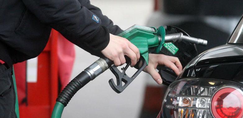 Na svim benzinskim pumpama u FBiH gorivo od danas jeftinije