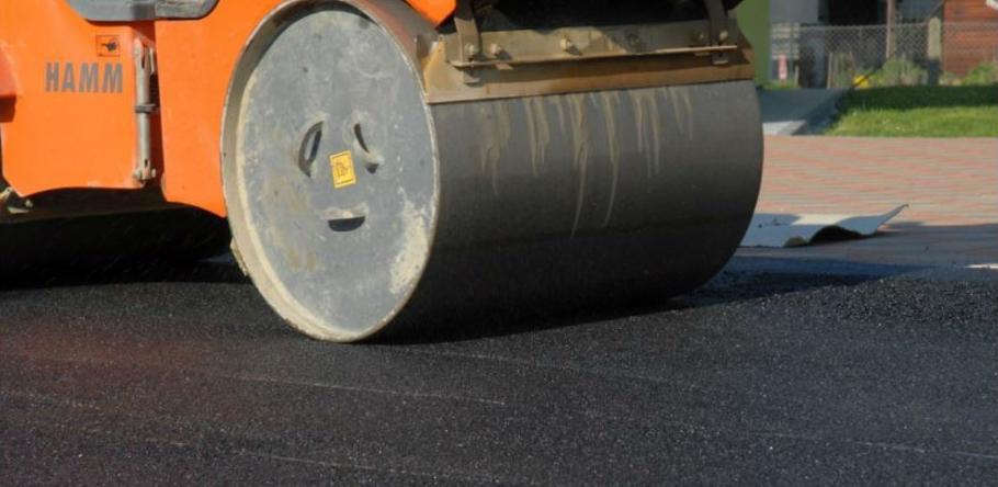 Asfaltiraju lokalni put u MZ Ilijaš