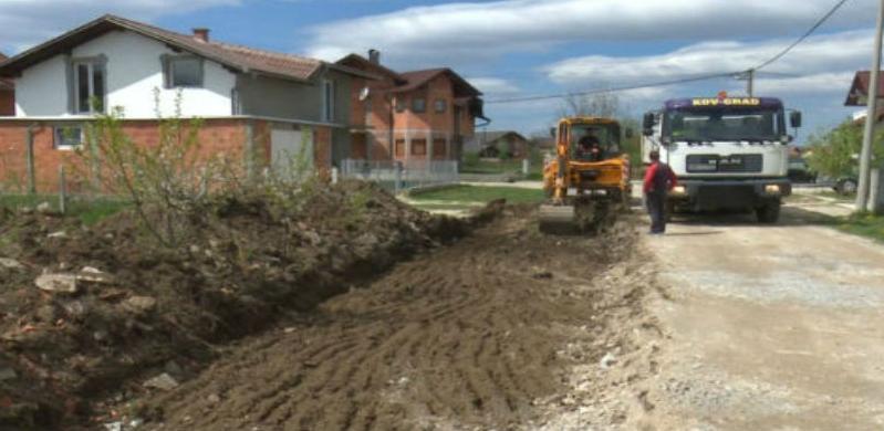 Započeli pripremni radovi na asfaltiranju ulice u naselju Jezernice