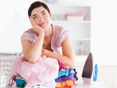 Moderne žene i dalje spremaju po kući