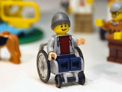 Lego predstavio prvu figuricu u invalidskim kolicima
