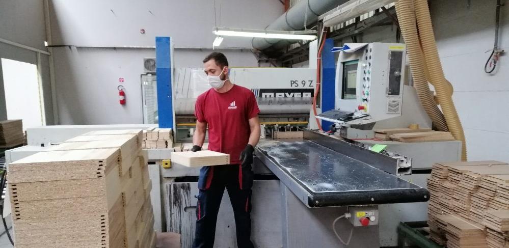 Koronavirus uticao i na proizvodnju u prnjavorskom Standardu koji radi za IKEA-u