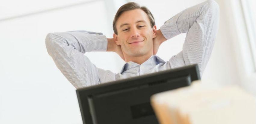 Kada dugo radite za računalom svaka dva sata istegnite ruke