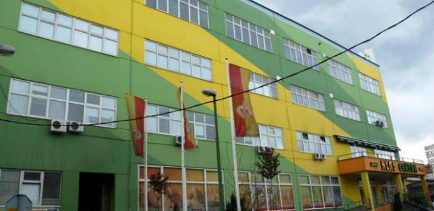Gori krov zgrade Klasa u Sarajevu: Vatrogasci na terenu