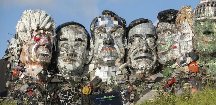 Napravljena od starih računara i mobitela: "Planina" koja upozorava na vrlo važnu stvar