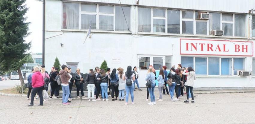 Otpuštene radnice tuzlanskog "Intrala" protestom tražile plate