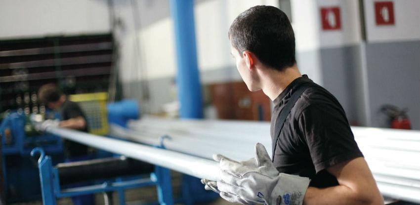 Ukupan promet industrije u februaru manji za 4,3 posto