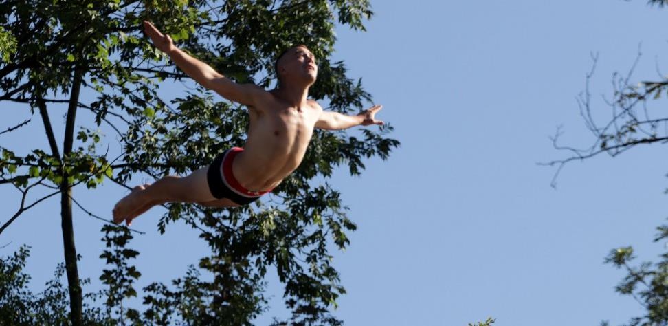 Trinaest skakača iz BiH i regiona na 'Bentbaša Cliff Divingu' (VIDEO)