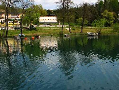 Počelo uređenje Gradske plaže na Malom Plivskom jezeru