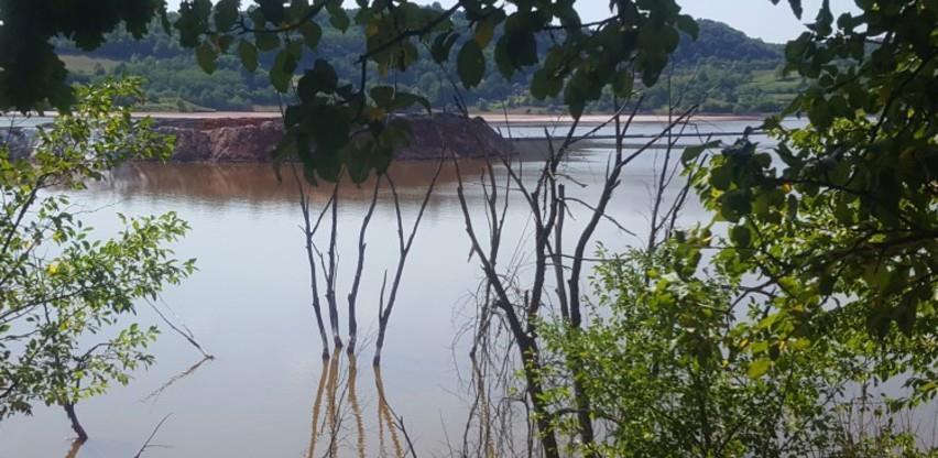 Ogromne količine toksičnog otpada na nekoliko metara od naselja u Zvorniku