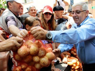 Poljoprivrednici ponovo dijele povrće