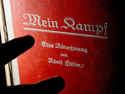 Na dražbi "Mein kampf" s Hitlerovim potpisom