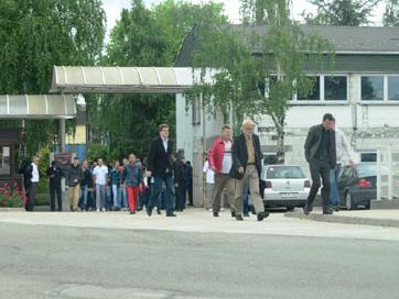 Podrška Novaliću:Radnici tvornice Cimos TMD Ai Gradačac obustavili rad