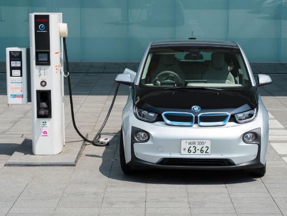 Preuzmite besplatnih 50 eura i trgujte dionicama BMW-a