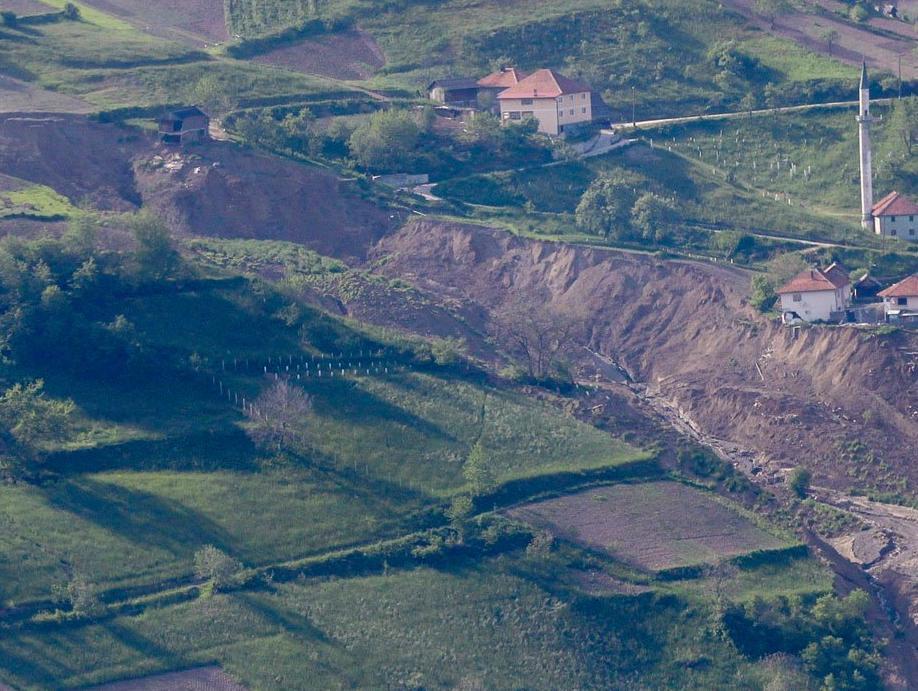 U ZDK-u klizišta ugrožavaju saobraćaj i stambene objekte
