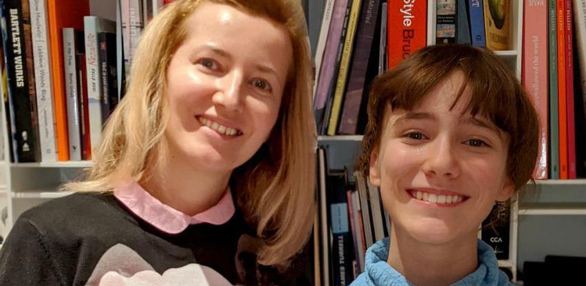 Sarajka s prebivalištem u Londonu autorica bojanke Sarajevska Abeceda